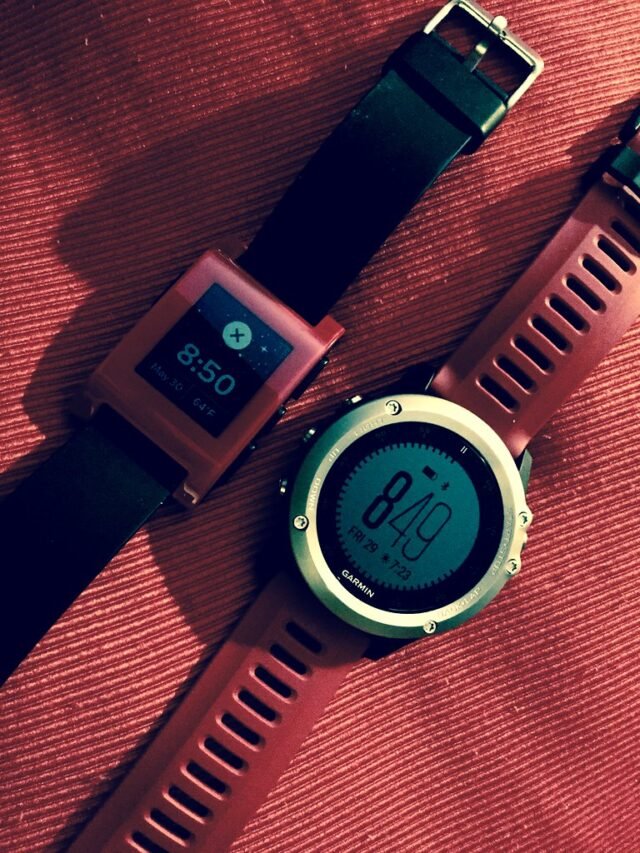 Pebble vs Fenix 3
