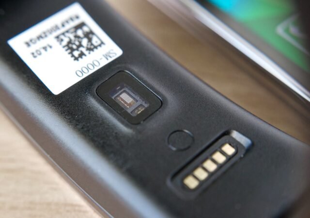 Samsung Galaxy S5 with Gear Fit smartwatch